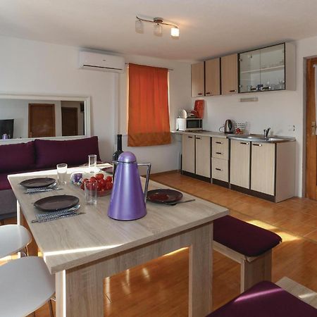 1 Bedroom Cozy Apartment In สลาทิเน ภายนอก รูปภาพ